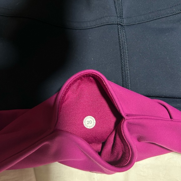 2 pairs of size 20 Lululemon leggings - Picture 4 of 5